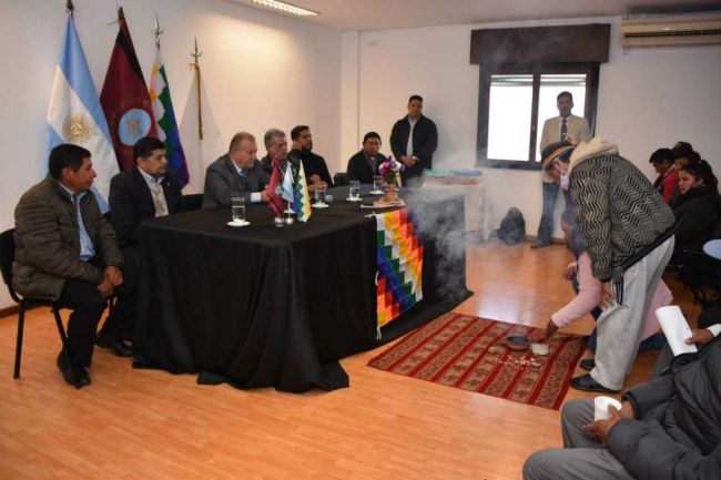 Ceremonia a la Pachamama previa al acto