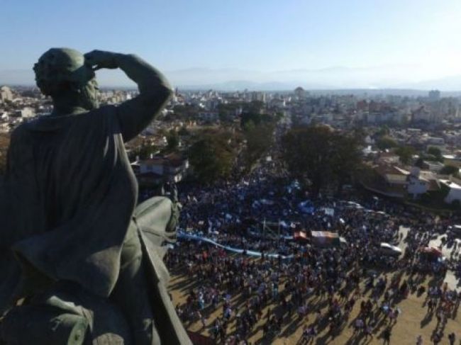 Jornada de homenajes a Güemes