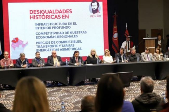 Presentación ante el sector público y privado