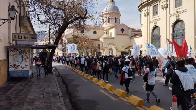 Marcha piquetera en Avenida Belgrano