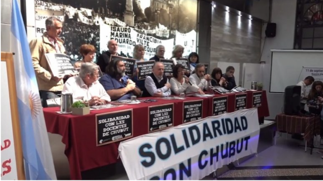 Docentes convocan a un paro