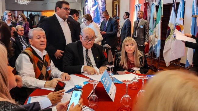 Trabajo en comisiones en el Parlamento del Norte Grande