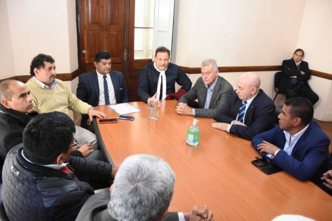 Senadores con el nuevo defensor oficial