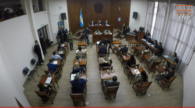 Finalmente el Concejo expulsó a Colque