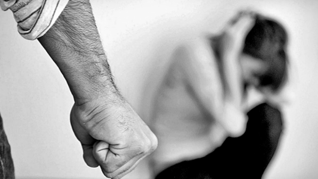 Otro concejal violento