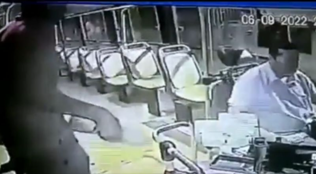 Tremendo momento para el chofer