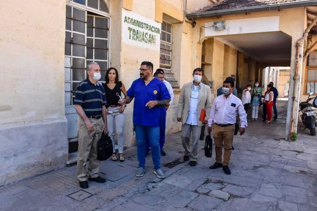 Legisladores recorren el hospital