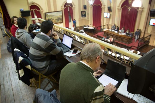 La prensa siguiendo la sesión de diputados