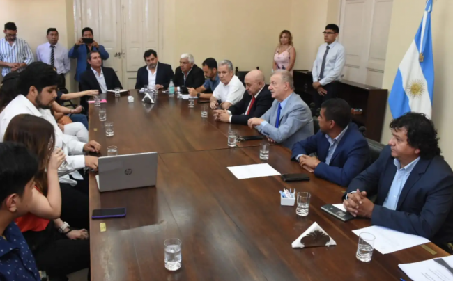 Senadores con jóvenes de OAJNU