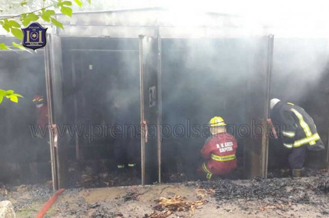 Bomberos en el lugar