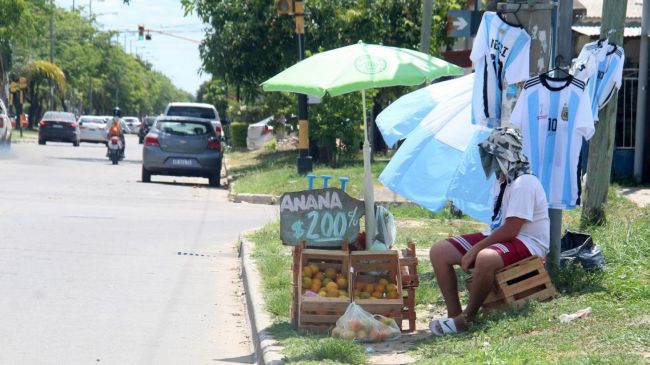 Calor y venta de camisetas argentinas