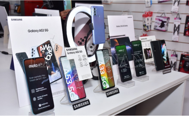 Buscan vender un millón de celulares por mes