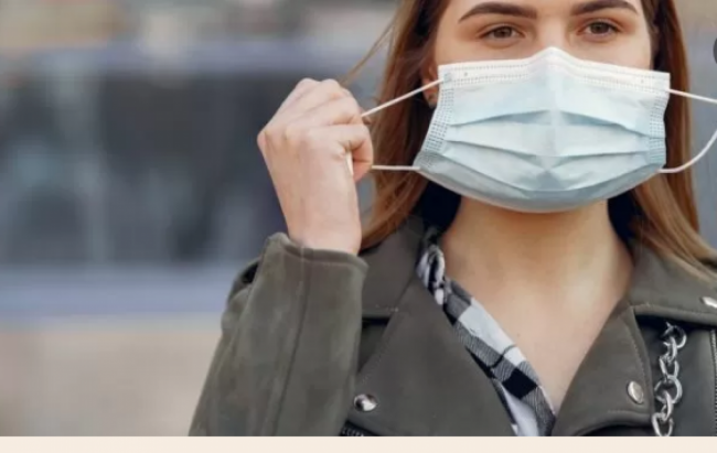 Vuelven los barbijos a espacios cerrados