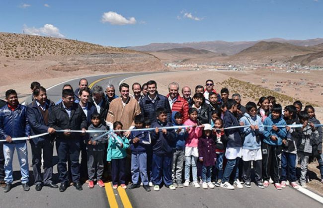 Acto de inauguración en la ruta nacional 51