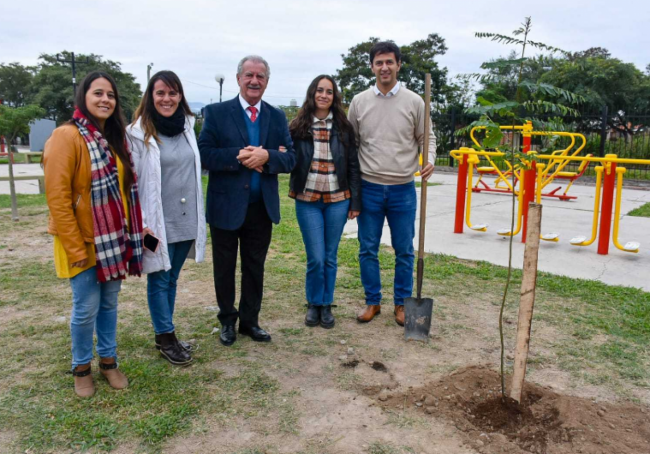 Forestación en Parque de la Familia