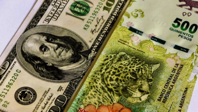 Dólar arriba de los 500 pesos