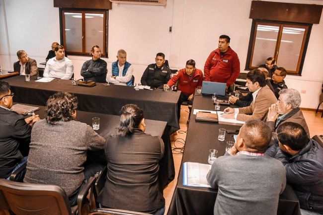 Reunión con bomberos de la policía