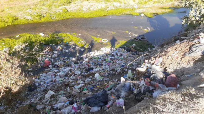 Basura en el río