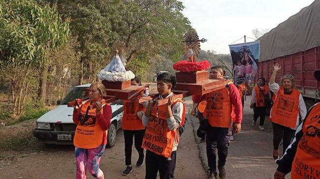 Peregrinos en RN 34 Crédito foto: PRESENCIA MISIONERA