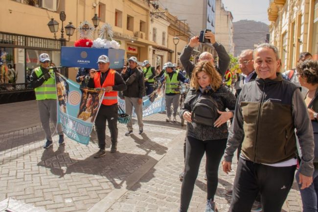 Turistas participando del Milagro