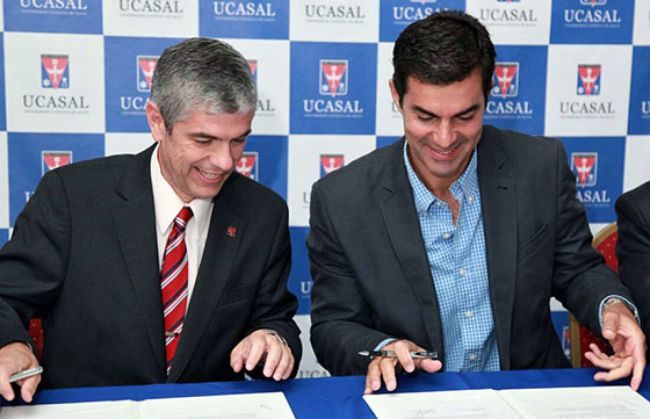 Firma de convenio en Buenos Aires