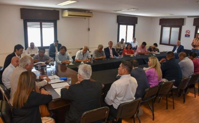 Domínguez con senadores