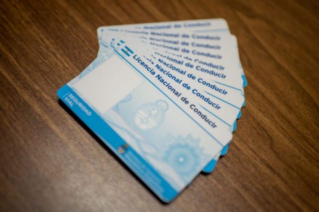 Resolución por licencias de conducir