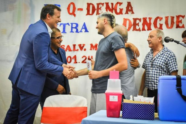 Vacuna contra el dengue