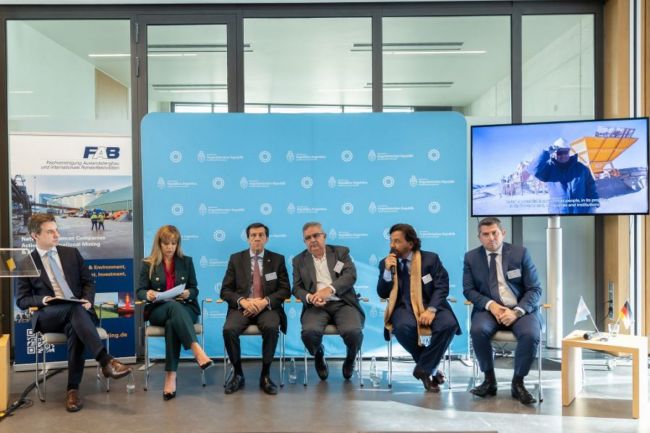 En busca de inversiones mineras