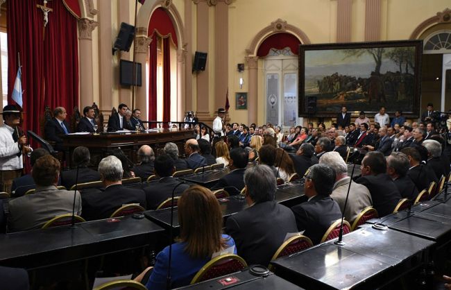 Urtubey habla ante la asamblea legislativa