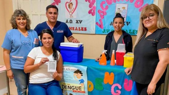 Vacunación contra el dengue