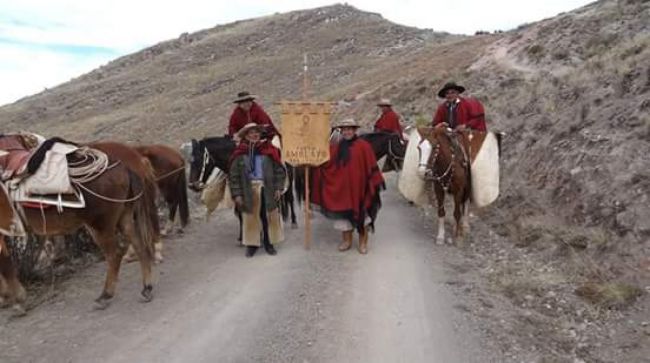 Los gauchos de Amblayo rumbo a Salta