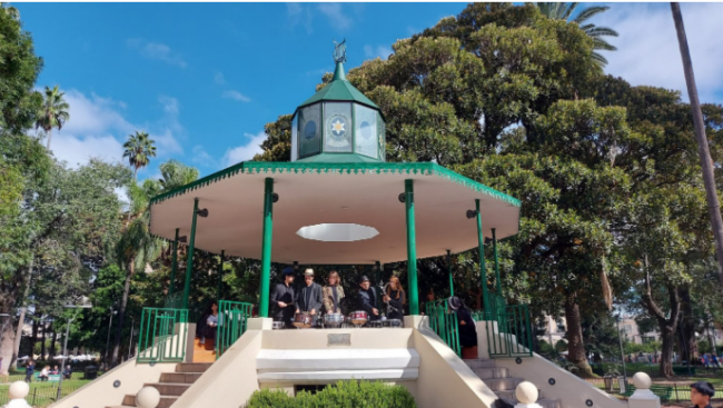 Suelta de libros en la glorieta