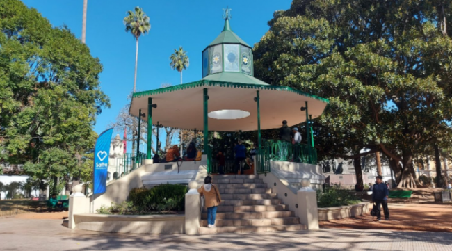 Piano en la Glorieta de plaza 9 de julio