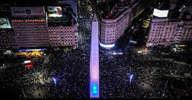 Festejo e incidentes en el Obelisco