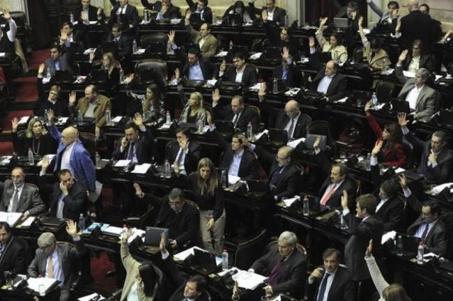 El momento de la votación. Crédito: www.eldia.com