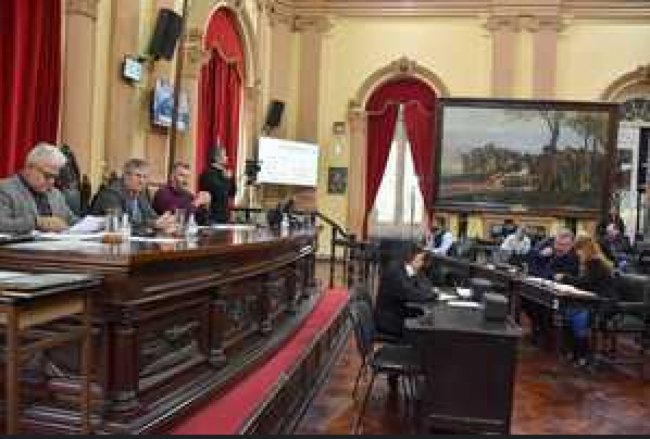 Celulares en escuelas en debate