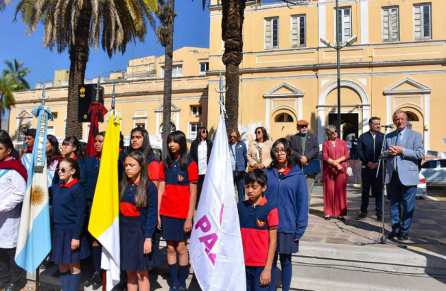 Acto en Plaza de la Democracia