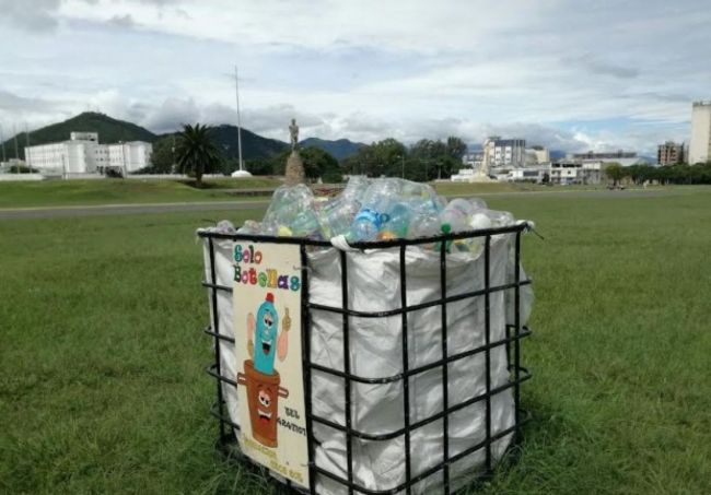 Uno de los puntos verdes para dejar botellas