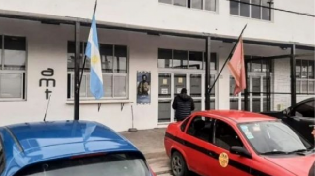 Suben taxis y remises