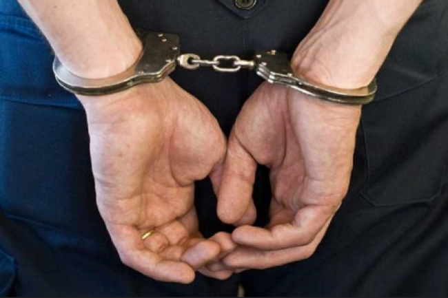 Se hacía pasar por policía