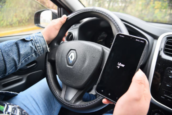 Taxis y remises podrán incorporarse al servicio