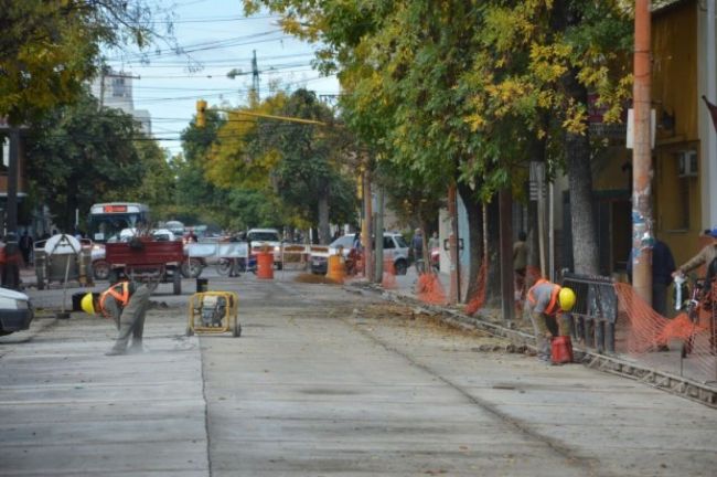 Trabajos en calle Adolfo Güemes