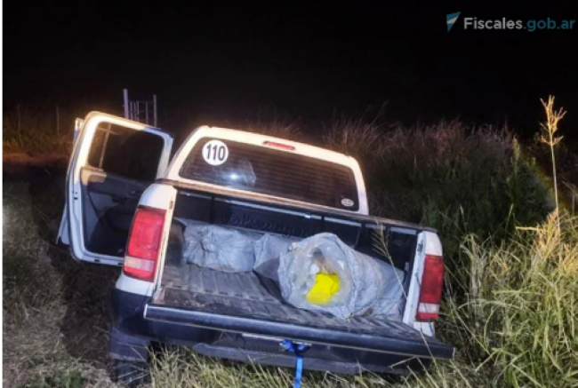 Vehículo abandonado con estupefacientes