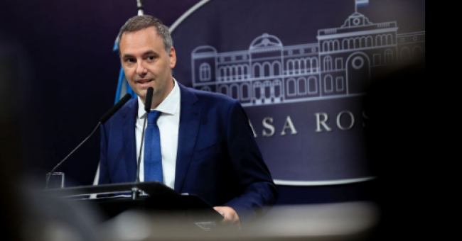 Anuncio a cargo del vocero