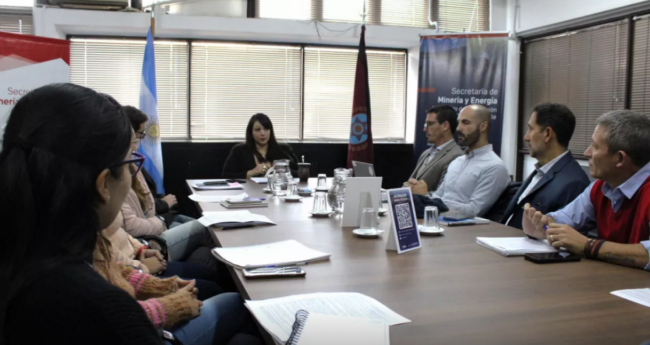 Encuentro en la secretaría de Minería