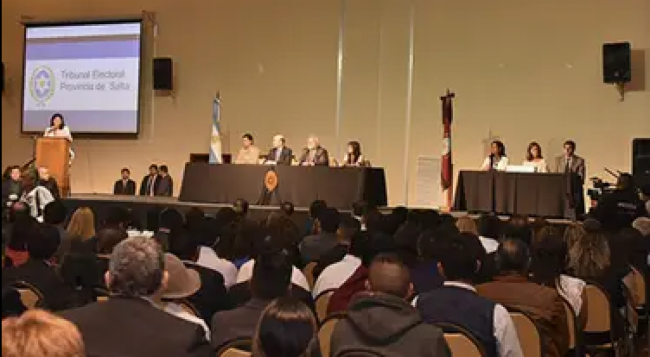 Diplomas a electos en mayo