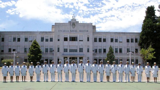 La armada busca jóvenes profesionales