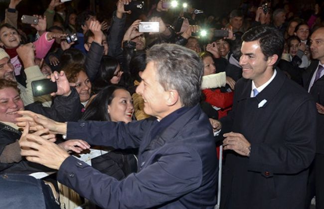 Macri llegó con su esposa Juliana Awada