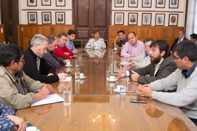 Legisladores con le ministro de trabajo